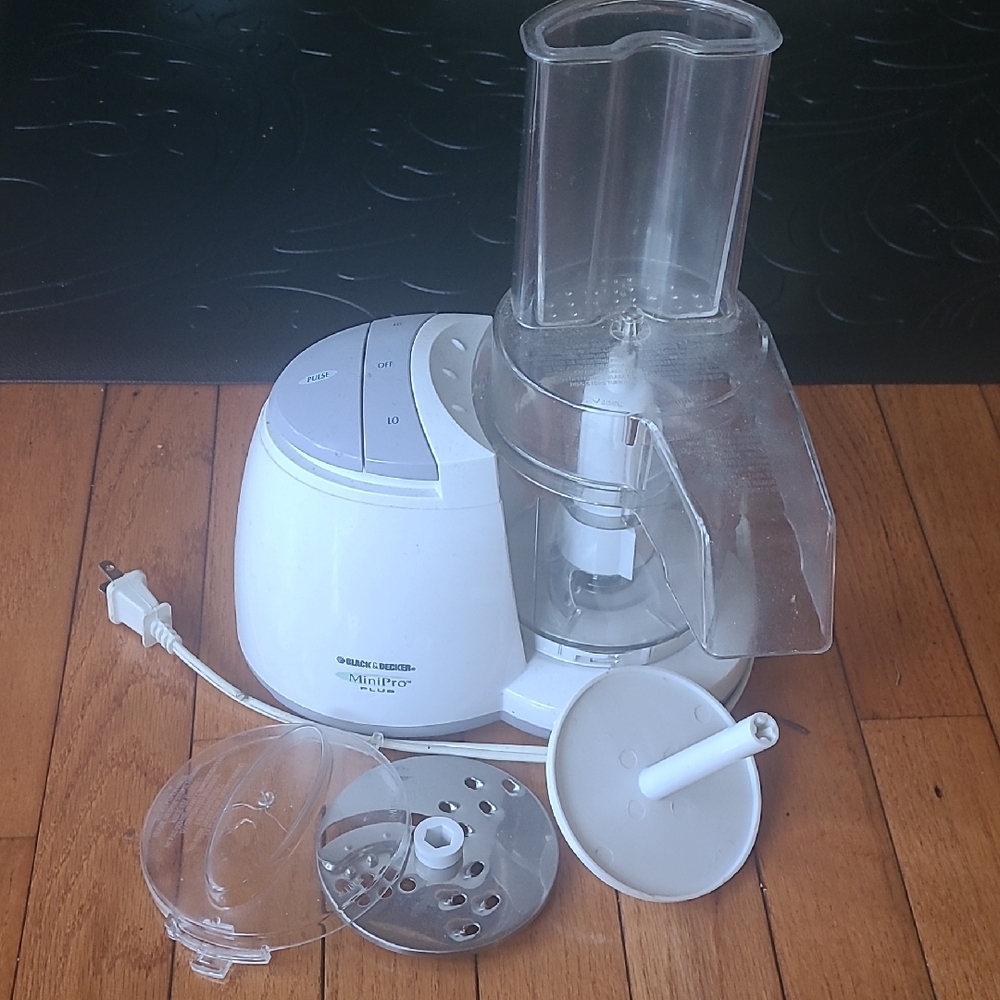 Black & Decker White Mini Food Processor with Clear Bowl and Attachments